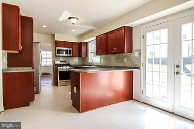 13145 Melville Ln, Fairfax, VA 22033 - photo 3