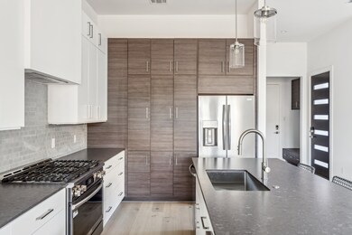 Fully equipped with a 36’’ Stainless Steel Gas Ran