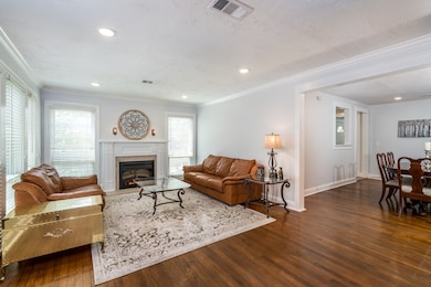 826 W 43rd St, Houston, TX 77018 - photo 6