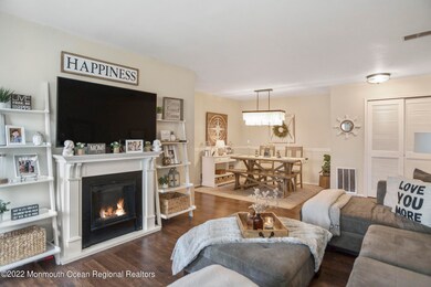 _RMJ7914 family room