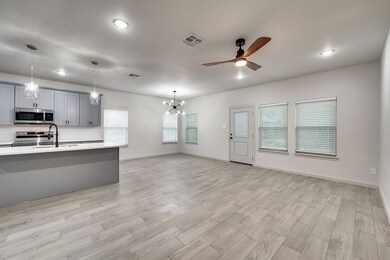 402 Royal St, Cleburne, TX 76031 - photo 6