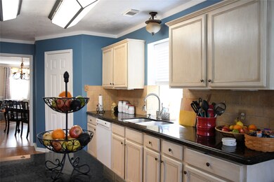 1905 Desota St, Friendswood, TX 77546 - photo 7