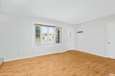 2413 W 60th St, Davenport, IA 52806 - photo 5