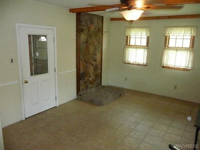 Family Room Spacious family room 21 x 12 feet