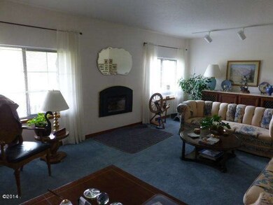 Living room 4