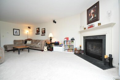 6893 Hunt Dr, Macungie, PA 18062 - photo 4