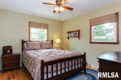 2165 W 35th St, Davenport, IA 52806 - photo 6