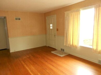 1040 Leith Ave, Waukegan, IL 60085 - photo 7