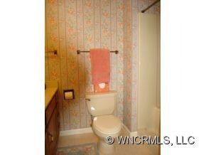 Master Bath w/Walk-in Shower