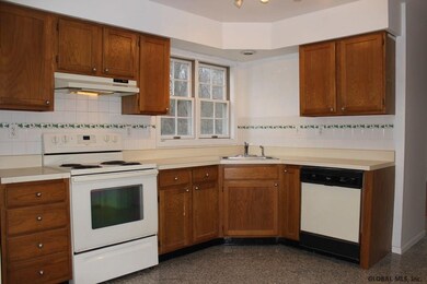 8 Deerwood Ct, Albany, NY 12208 - photo 5