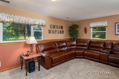 2203 Thistledowne Dr NE -11