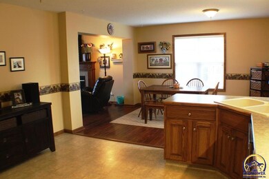 2522 SW Windermere Ct, Topeka, KS 66614 - photo 7