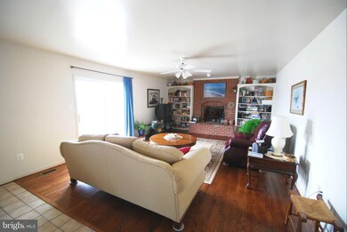 10008 Blue Banner Dr, Germantown, MD 20876 - photo 3