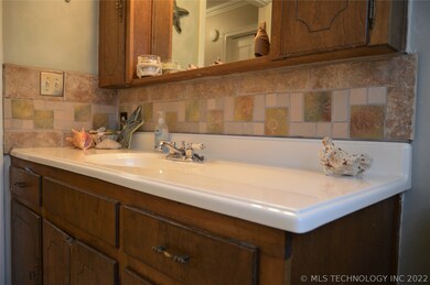 110 N Elgin Ave, Sperry, OK 74073 - photo 7