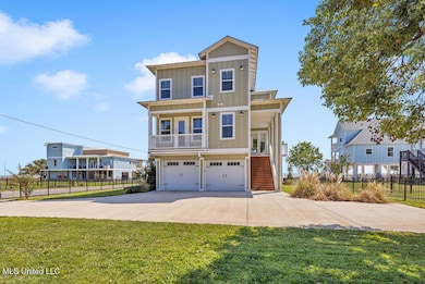 119 Jefferson Davis Ave, Biloxi, MS 39530 - photo 2