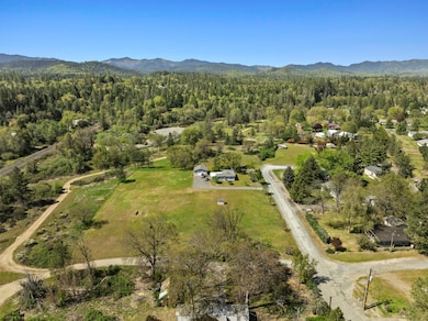 387 Tavis Dr, Merlin, OR 97532 - photo 5