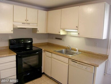 9500 Dunbrook Ct, Montgomery Village, MD 20886 - photo 2