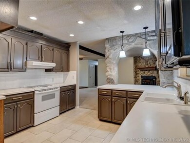 8909 S 200th East Ave, Broken Arrow, OK 74014 - photo 6