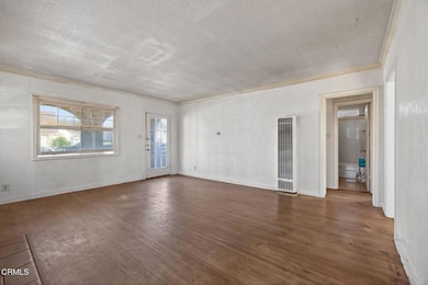 7-web-or-mls-UpmarketMedia-214 E-29