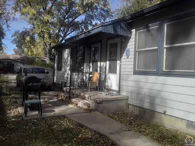 509 SE Lafayette St, Topeka, KS 66607 - photo 2
