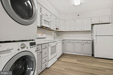 3709 S George Mason Dr unit 1507 E, Baileys Crossroads, VA 22041 - photo 2