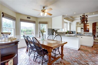 Eat in kitchen dining in addition to the formal di
