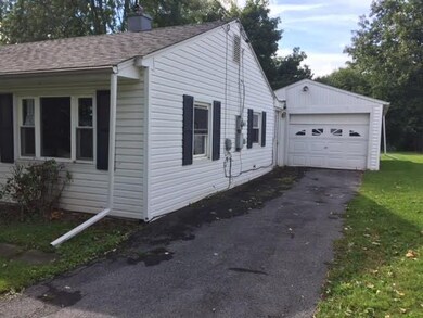 Garage/Driveway