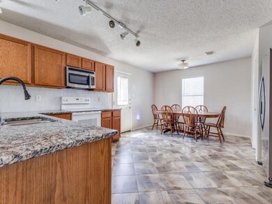 9204 Glen Falls Ln, Denton, TX 76210 - photo 7