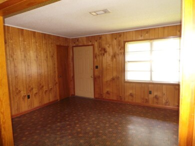 1009 Charles Howard Dr, Hazlehurst, MS 39083 - photo 3