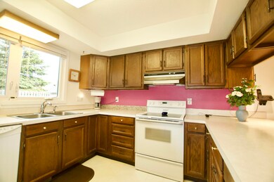 1605 6th Ave NE, Jamestown, ND 58401 - photo 3