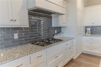 9667 Mccormack Dr, Lenexa, KS 66227 - photo 6