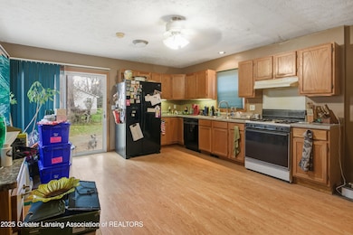 5902 Hilliard Rd, Lansing, MI 48911 - photo 6