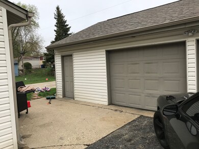 208 Granada Rd, Carpentersville, IL 60110 - photo 3