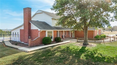 1104 E Park Rd, Garnett, KS 66032 - photo 3