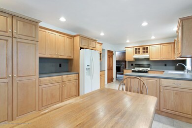 6 Marlpit Pl Middletown NJ-large-019-11-
