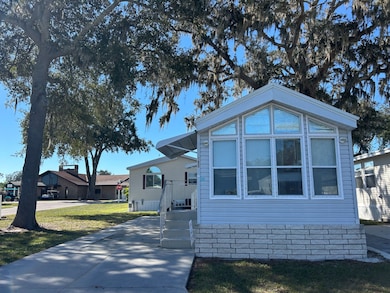 37811 Chancey Rd unit 195, Zephyrhills, FL 33541 - photo 3