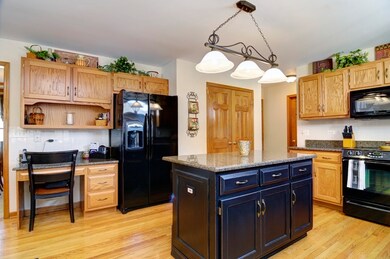 3711 Caine Dr, Naperville, IL 60564 - photo 3