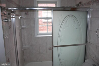 2261 Lewisdale Dr, Hyattsville, MD 20783 - photo 7