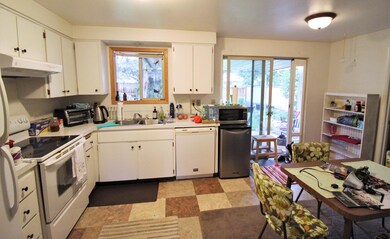 1059 Kitchen