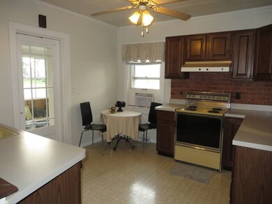 301 N 1st St, Princeton, IL 61356 - photo 5