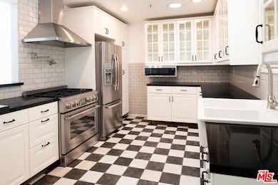 8524 Appian Way, Los Angeles, CA 90046 - photo 6