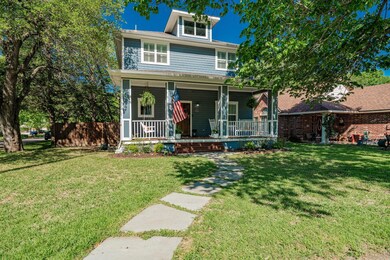 View of front of property featuring a front lawn a