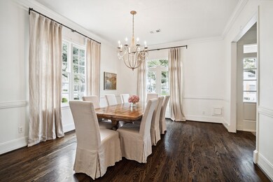 The formal Dining Room 
(16' x 12') is elegantly
