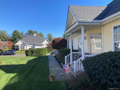 53 Goose Neck Ln unit 53, Riverhead, NY 11901 - photo 2