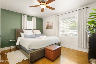 19-Una Ave-26