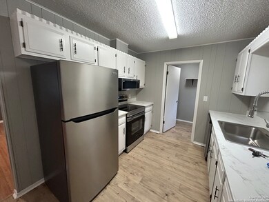 206 Redbud Ln unit A, New Braunfels, TX 78130 - photo 6