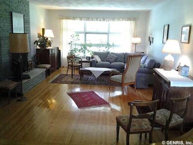Living Room BEAUTIFUL WELL CARED FOR HARDWOOD FLOO
