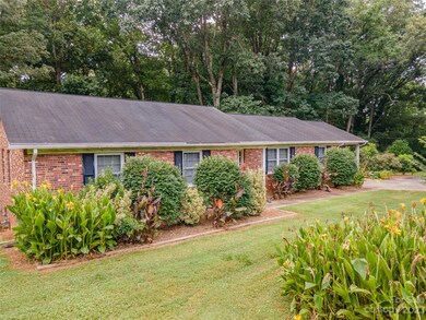 2560 E Broad St, Statesville, NC 28625 - photo 2