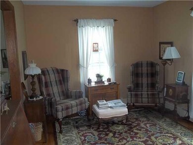 Dining Room. Dining room connects to living room w