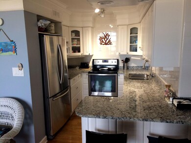 twin-towers-607n-kitchen2